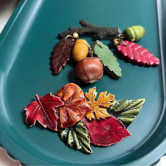 Lot of 2 XL Vintage 1980s 1990s Unique Fall Leaves Nature Statement Brooches - Picture 1 of 5